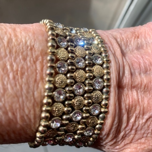 Elegant Gold Stretch Bracelet with Rhinestones - Picture 3 of 4